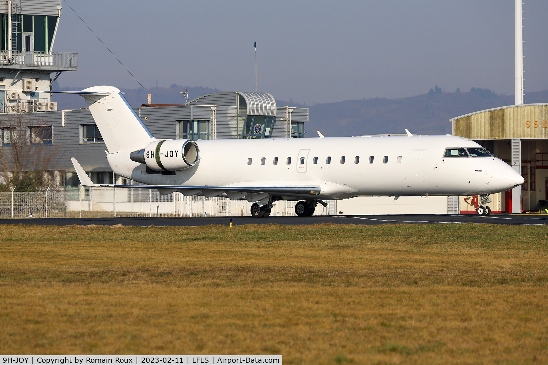 9H-JOY, 2002 Bombardier CRJ-200ER (CL-600-2B19) C/N 7644, Taxiing