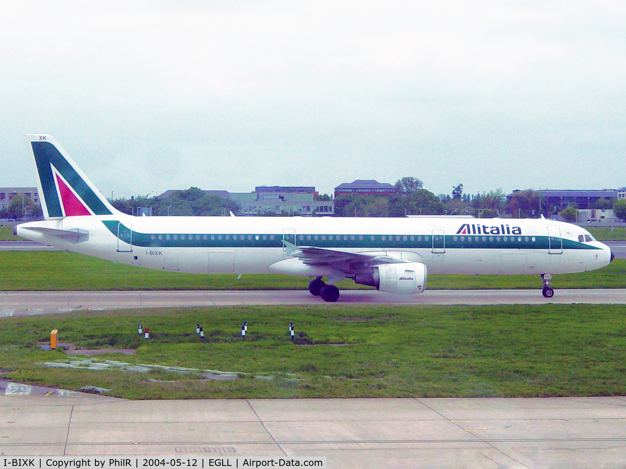 I-BIXK, 2000 Airbus A321-112 C/N 1220, I-BIXK 2000 A321-100 Alitalia LHR