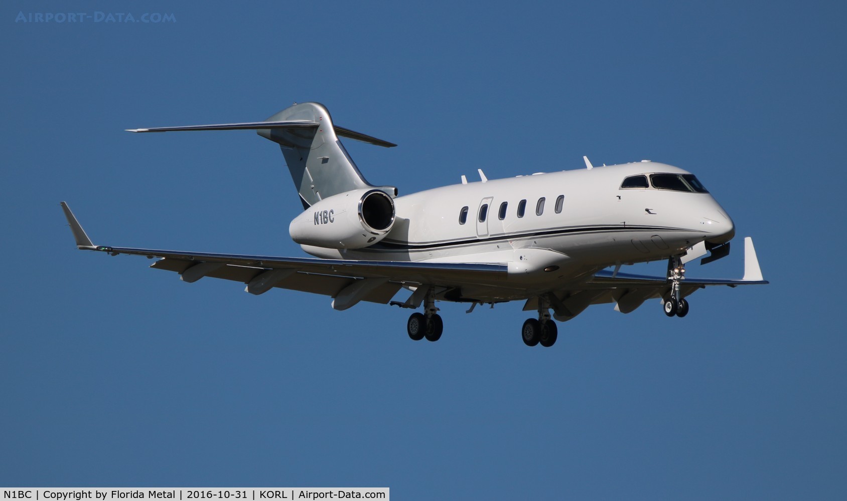 N1BC, 2011 Bombardier Challenger 300 (BD-100-1A10) C/N 20335, Challenger 300 zx