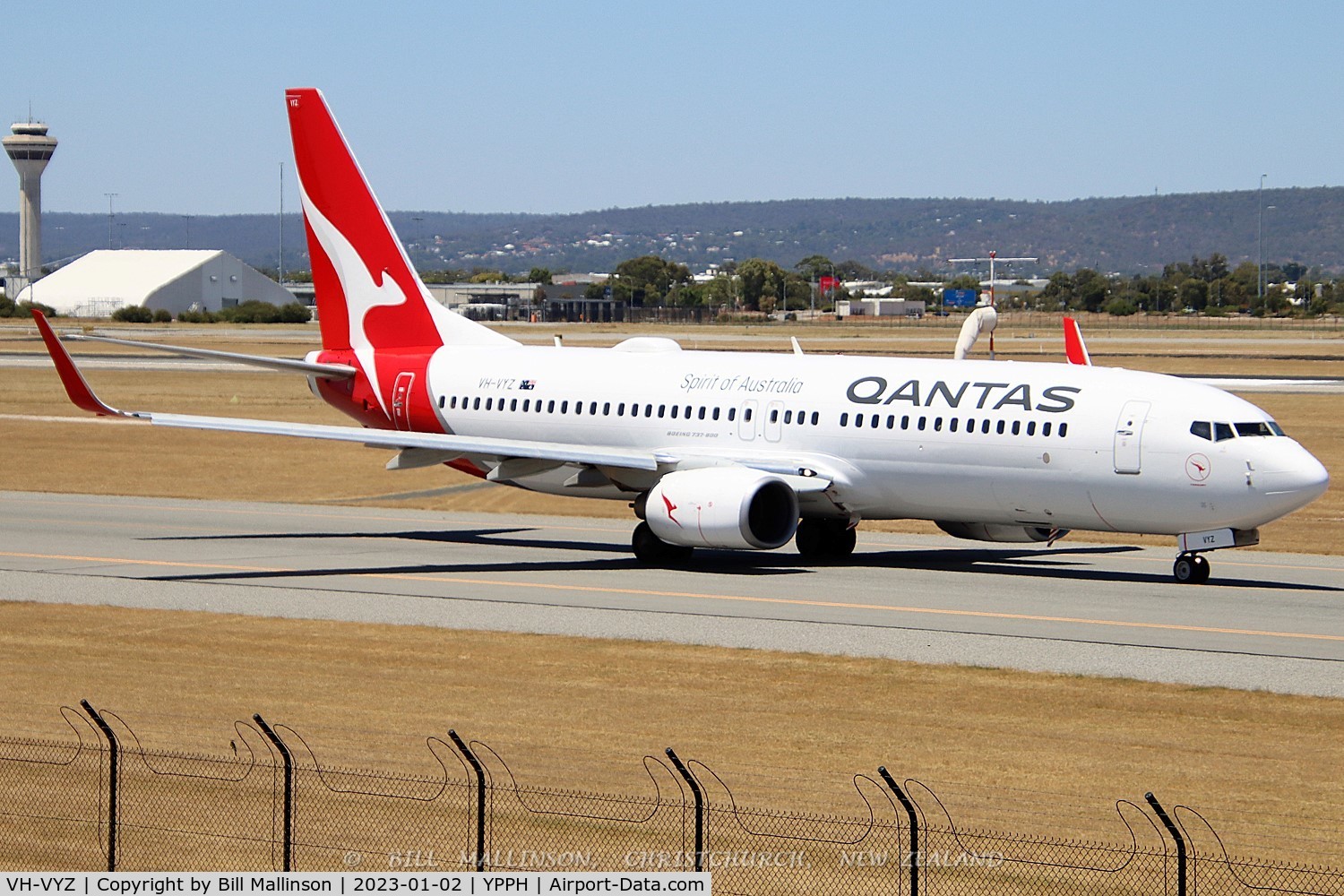 VH-VYZ, 2011 Boeing 737-838 C/N 34190, as QF560 to SYD