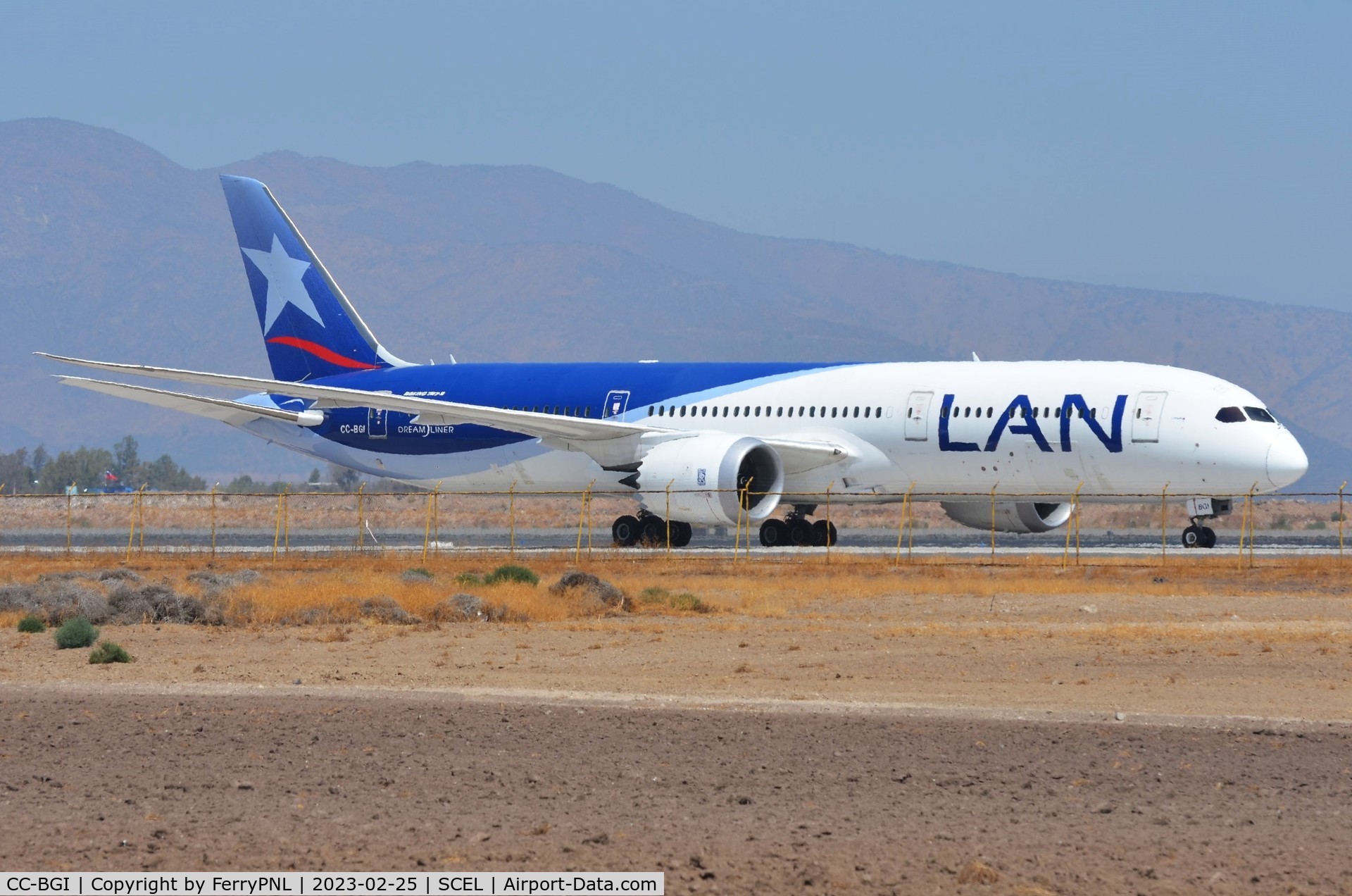 CC-BGI, 2016 Boeing 787-9 Dreamliner Dreamliner C/N 38764, Latam B789 still in LAN cs baking in the Chilean sun
