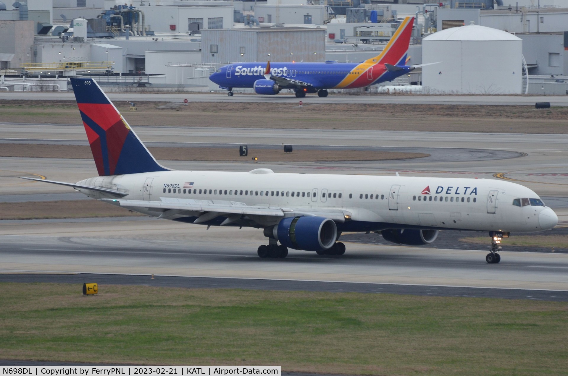 N698DL, 1999 Boeing 757-232 C/N 29911, Arrival of Delta B752