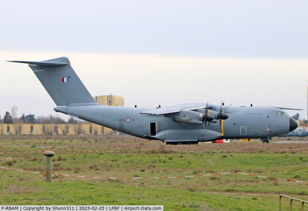 F-RBAM, Airbus A400M Atlas C/N 065, Taxiing to the Military area...