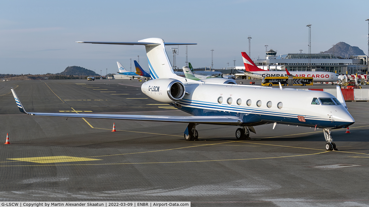 G-LSCW, 2014 Gulfstream Aerospace GV-SP (G550) C/N 5471, Parked at stand 1.