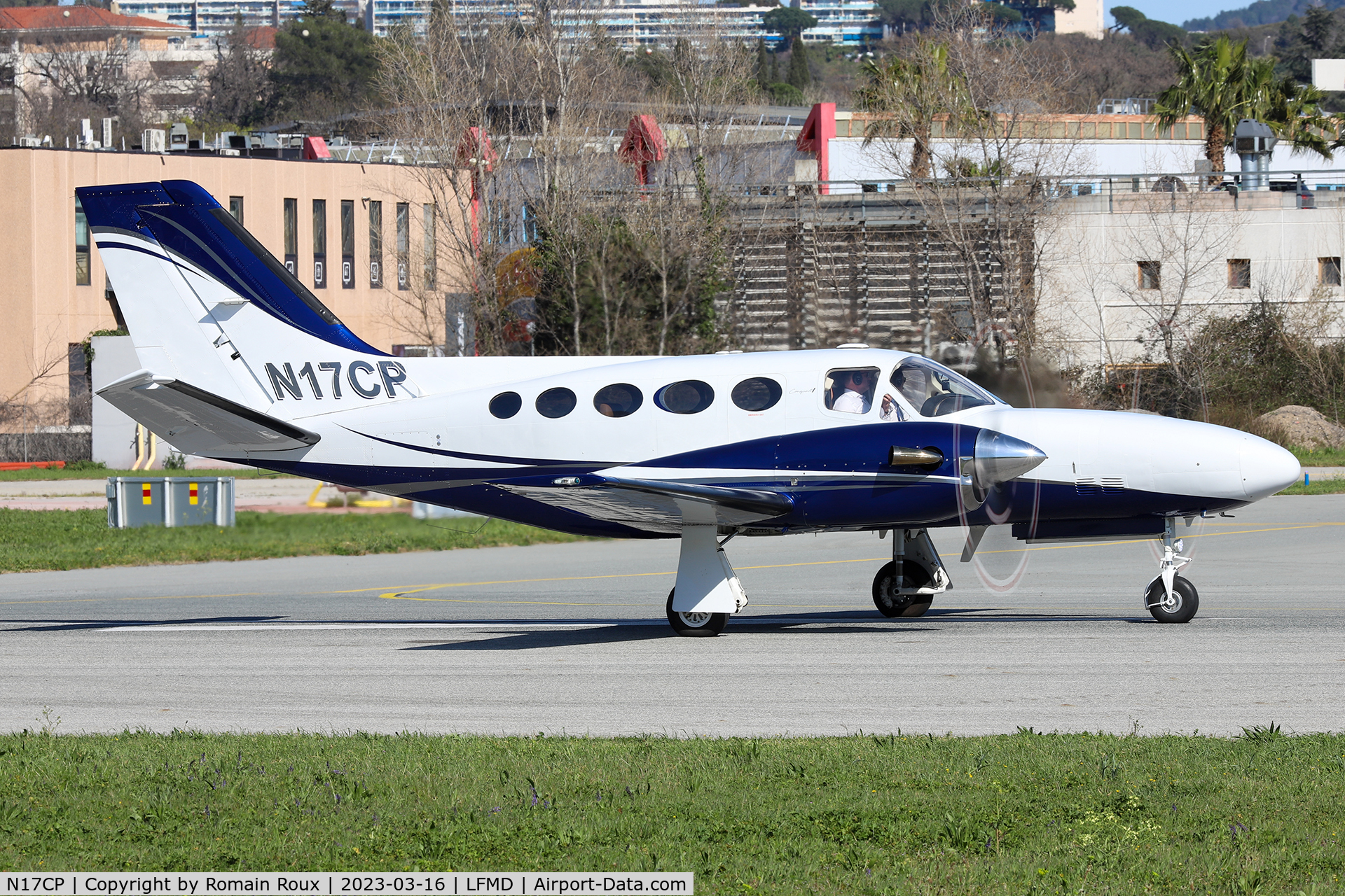 N17CP, 1982 Cessna 425 Conquest I C/N 425-0156, Take off