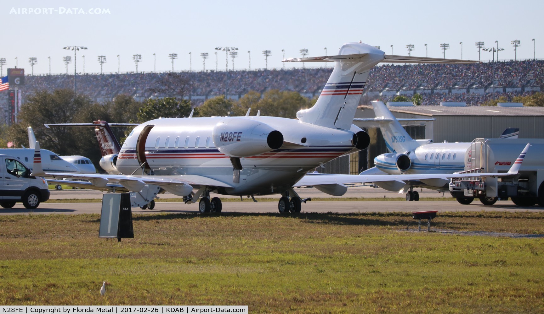 N28FE, 2012 Bombardier Challenger 300 (BD-100-1A10) C/N 20361, Challenger 300 zx