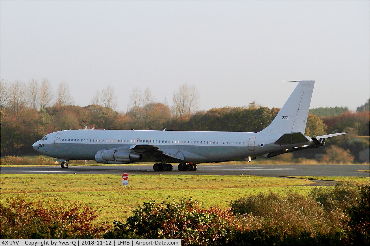 272, 1975 Boeing 707-3L6C C/N 21096, Boeing 707-3L6C, Lining up rwy 25L, Brest-Bretagne Airport (LFRB-BES)