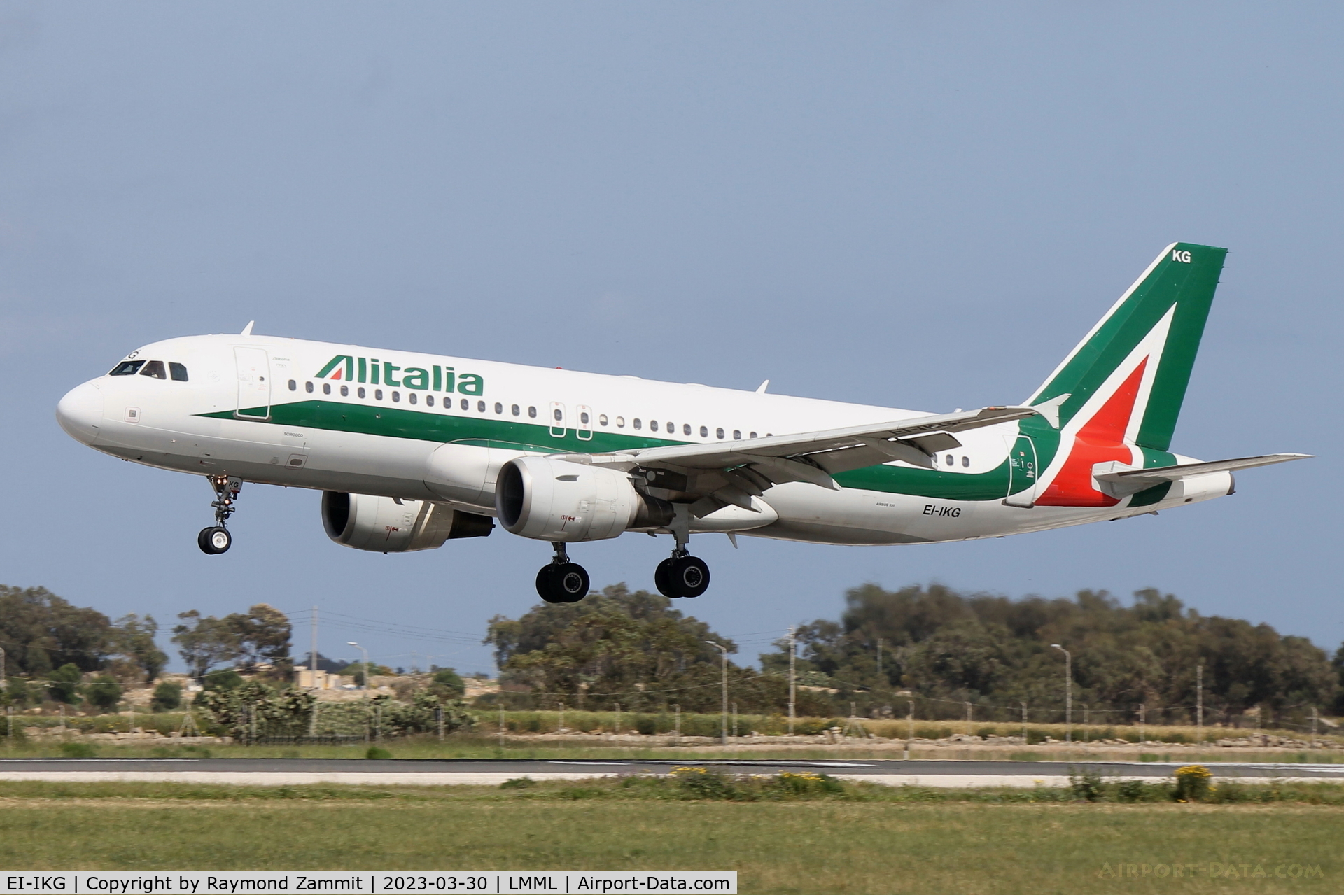 EI-IKG, 2001 Airbus A320-214 C/N 1480, A320 EI-IKG of Alitalia now ITA.