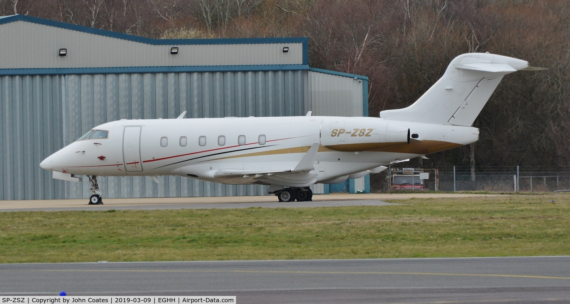SP-ZSZ, 2005 Bombardier Challenger 300 (BD-100-1A10) C/N 20044, Visitor parked