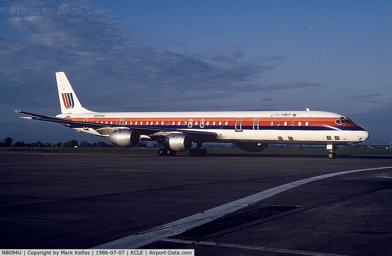 N8094U, 1968 Douglas DC-8-71F C/N 45998, United Airlines 1968 Douglas DC-8-71, N8094U taxiing out at CLE.