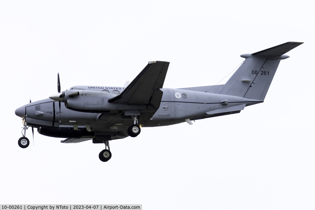 10-00261, Beechcraft C-12V Huron C/N BL-169, Plane