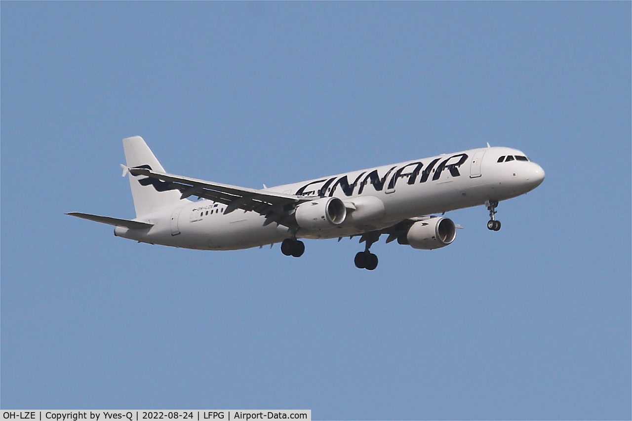 OH-LZE, 2003 Airbus A321-211 C/N 1978, Airbus A321-211, Short approach rwy 09L, Roissy Charles De Gaulle airport (LFPG-CDG)