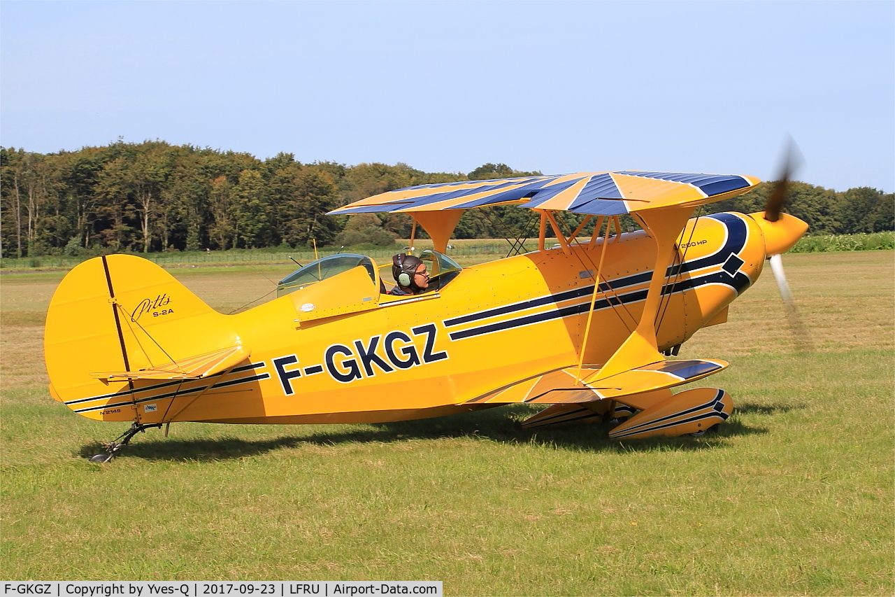F-GKGZ, 1977 Pitts S-2A Special C/N 2149, Pitts S-2A Special, Taxiing, Morlaix-Ploujean airport (LFRU-MXN) air show 2017