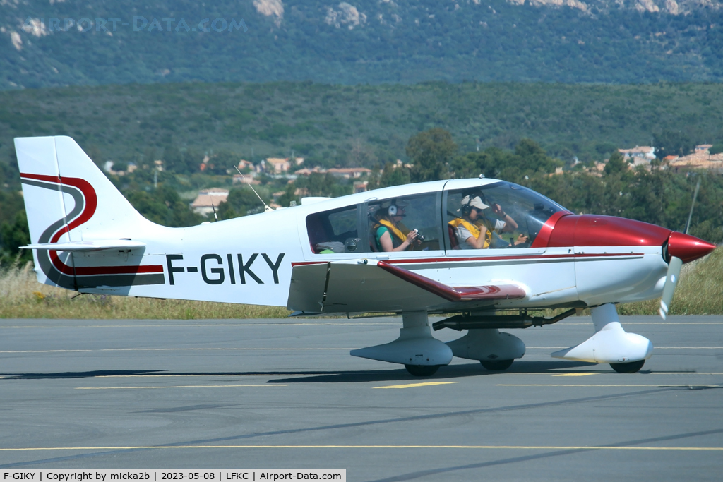 F-GIKY, Robin DR-400-140B Major C/N 1954, Taxiing