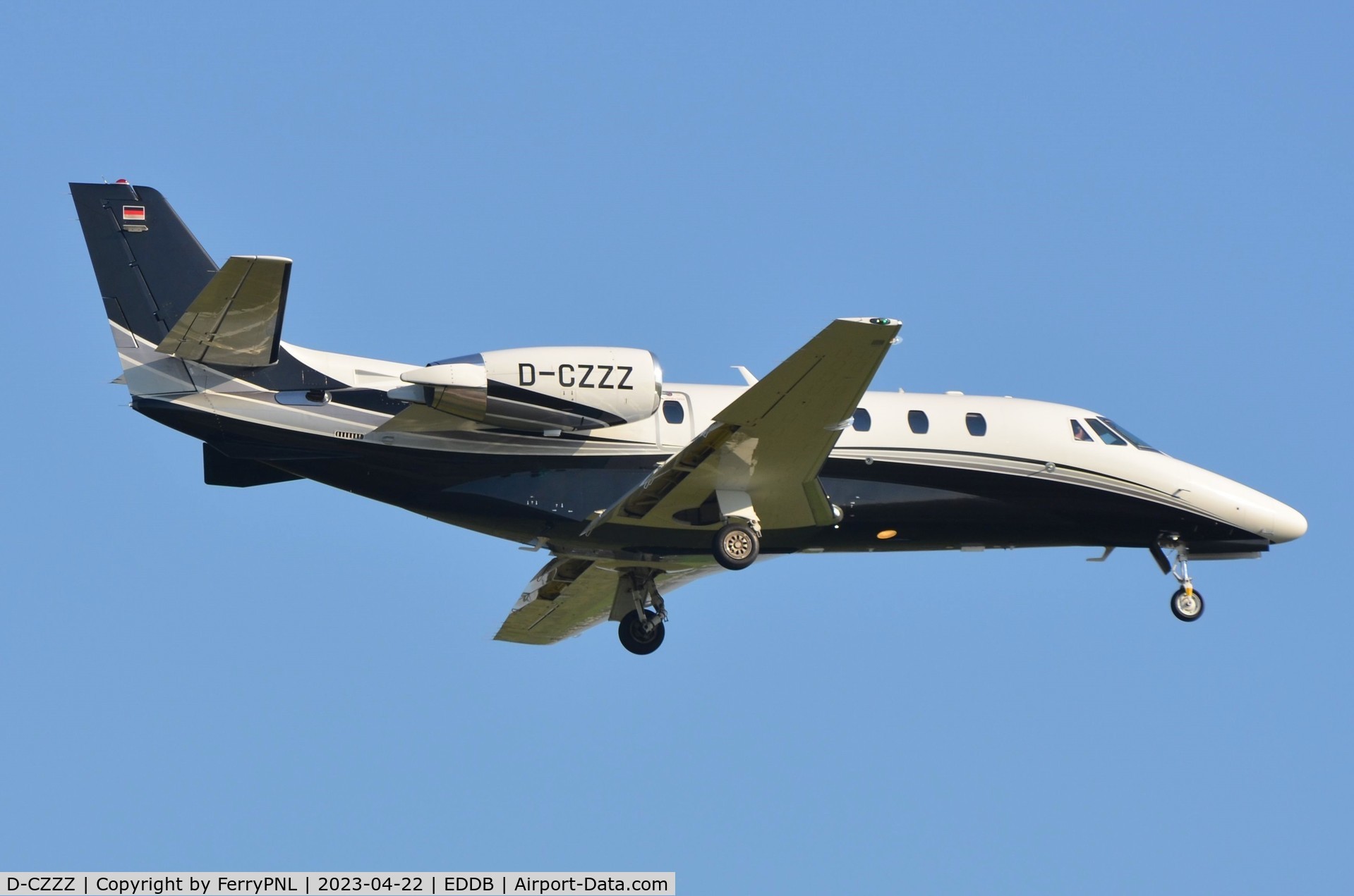 D-CZZZ, Cessna 560XL Citation XLS+ C/N 560-6242, DC Aviation CE560XL landing