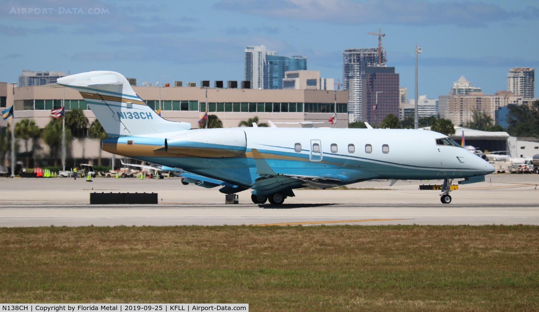 N138CH, Bombardier Challenger 300 (BD-100-1A10) C/N 20249, Challenger 300 zx