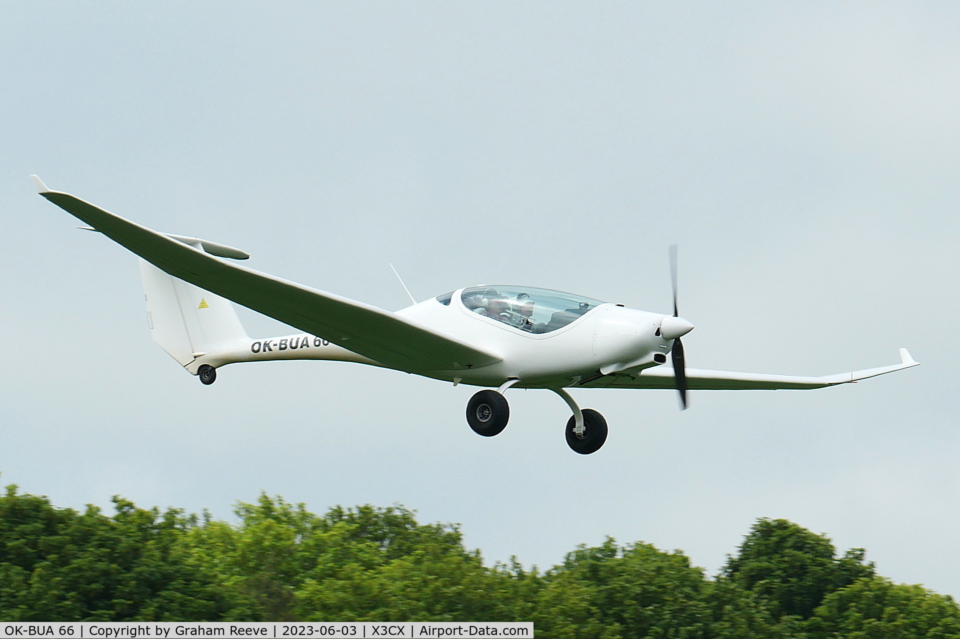 OK-BUA 66, Phoenix Air U15 C/N 60/U15, Landing at Northrepps.