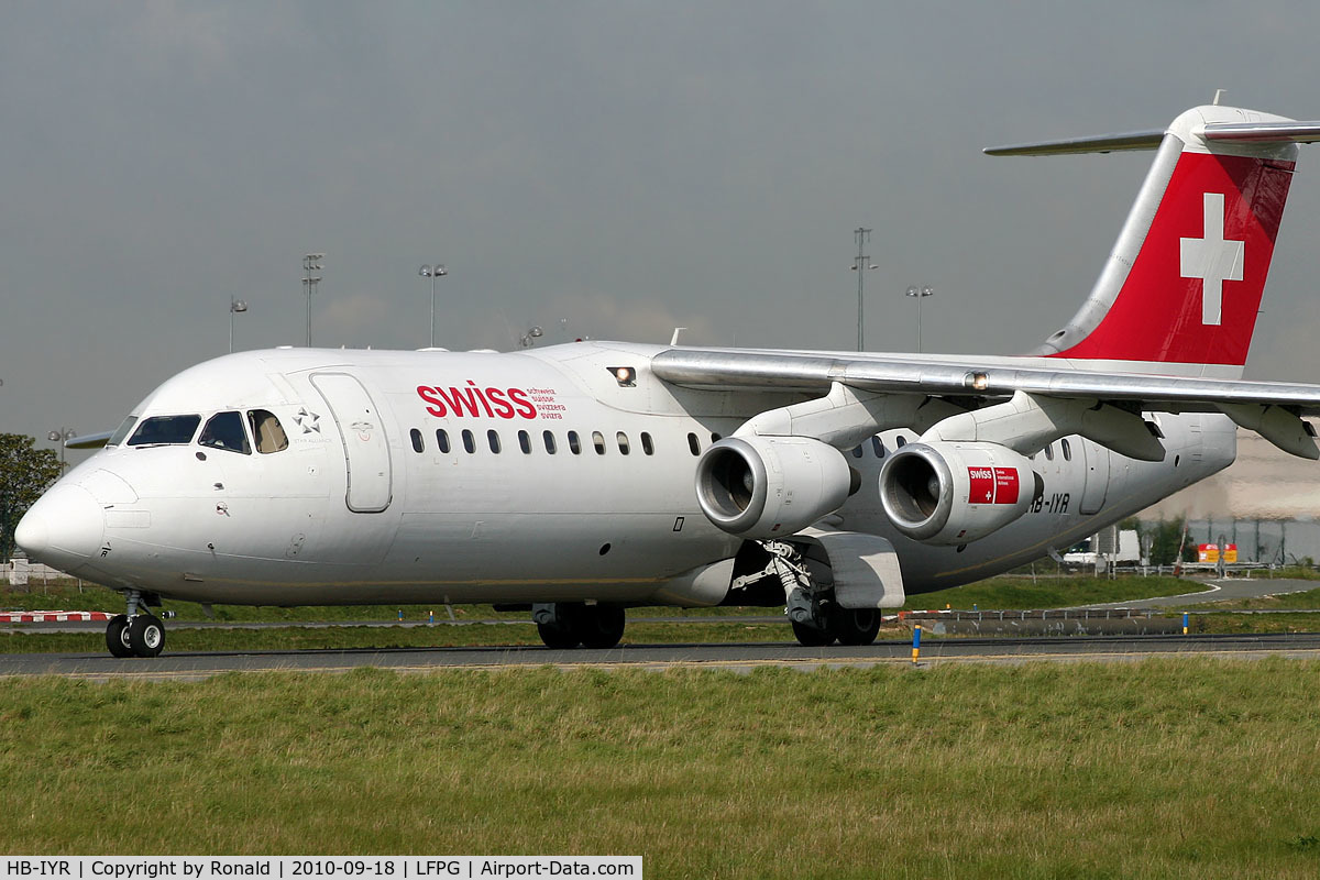 HB-IYR, 2001 British Aerospace Avro 146-RJ100 C/N E3382, at cdg