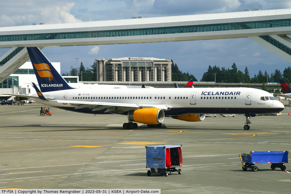 TF-FIA, 2000 Boeing 757-256 C/N 29310, Icelandair Boeing 757-200