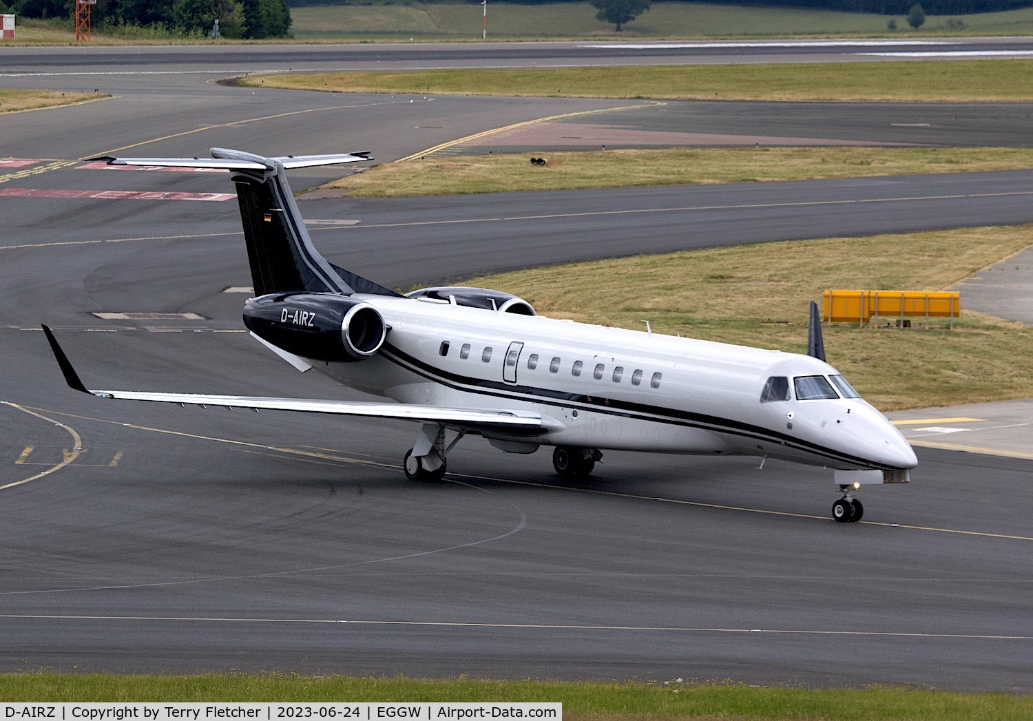 D-AIRZ, 2019 Embraer EMB-135BJ Legacy 650 C/N 14501238, At Luton Airport