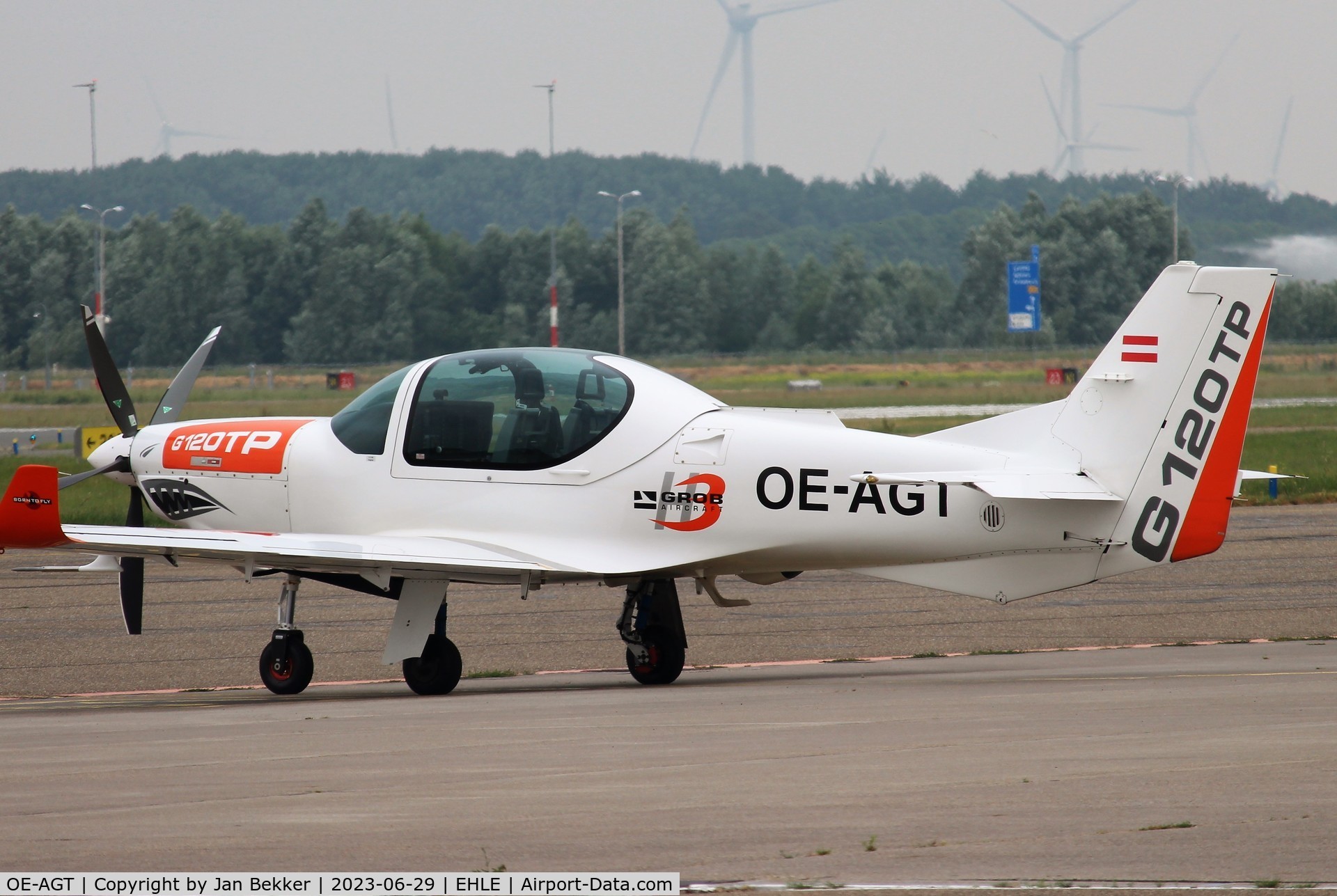 OE-AGT, Grob G-120TP-A C/N 11108, Lelystad Airport