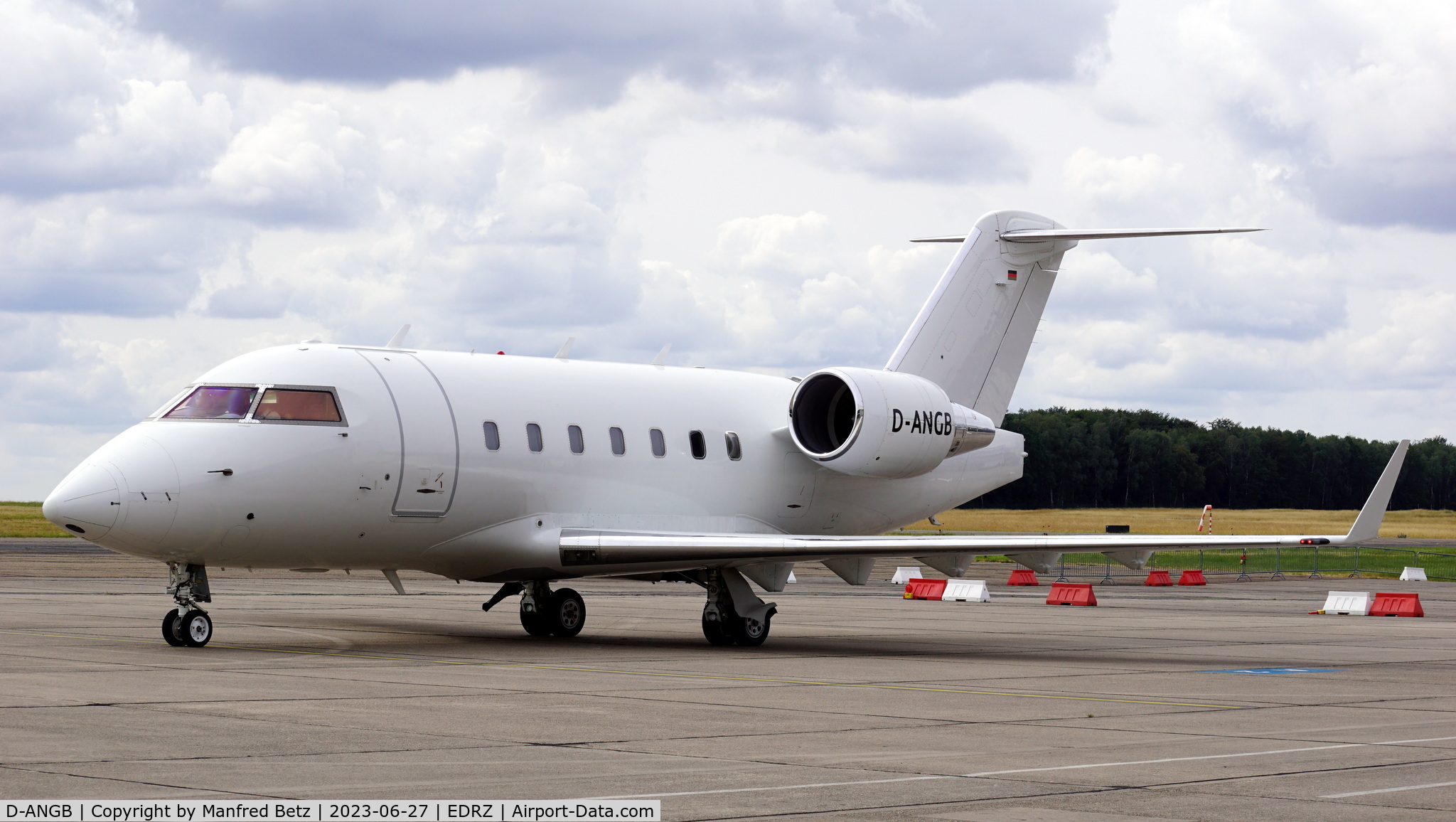 D-ANGB, 2002 Bombardier Challenger 604 (CL-600-2B16) C/N 5541, Werftbesuch