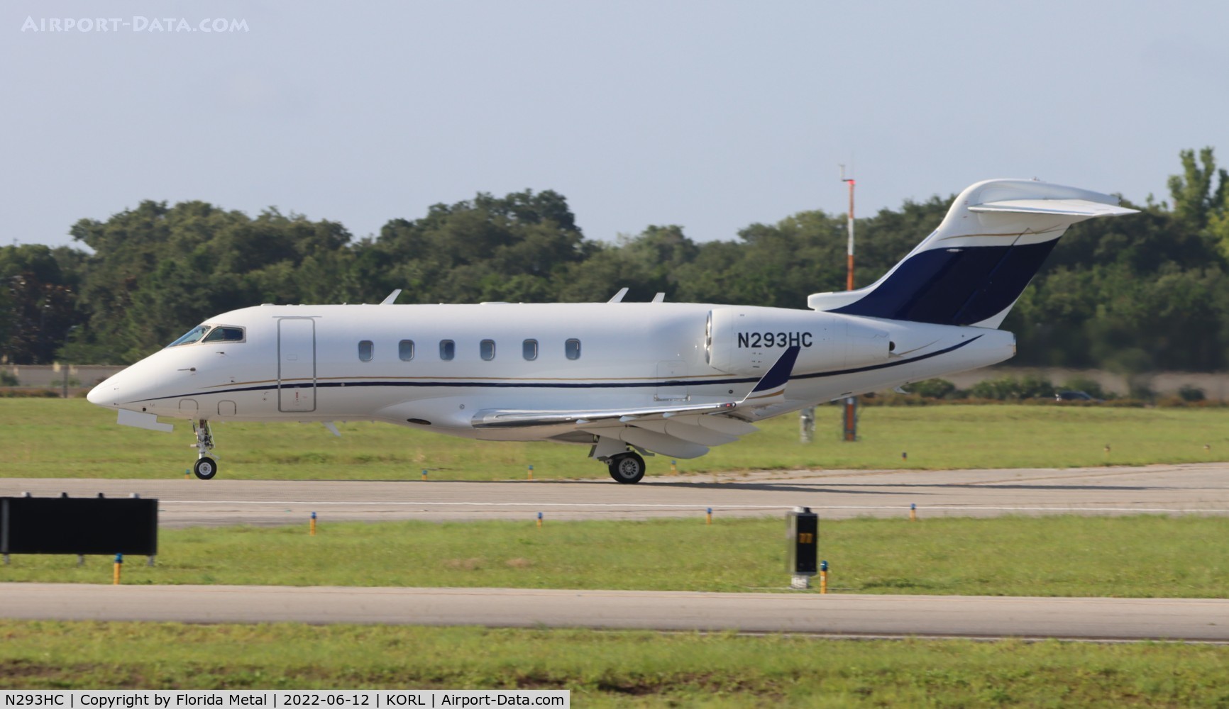 N293HC, 2011 Bombardier Challenger 300 (BD-100-1A10) C/N 20330, Challenger 300 zx