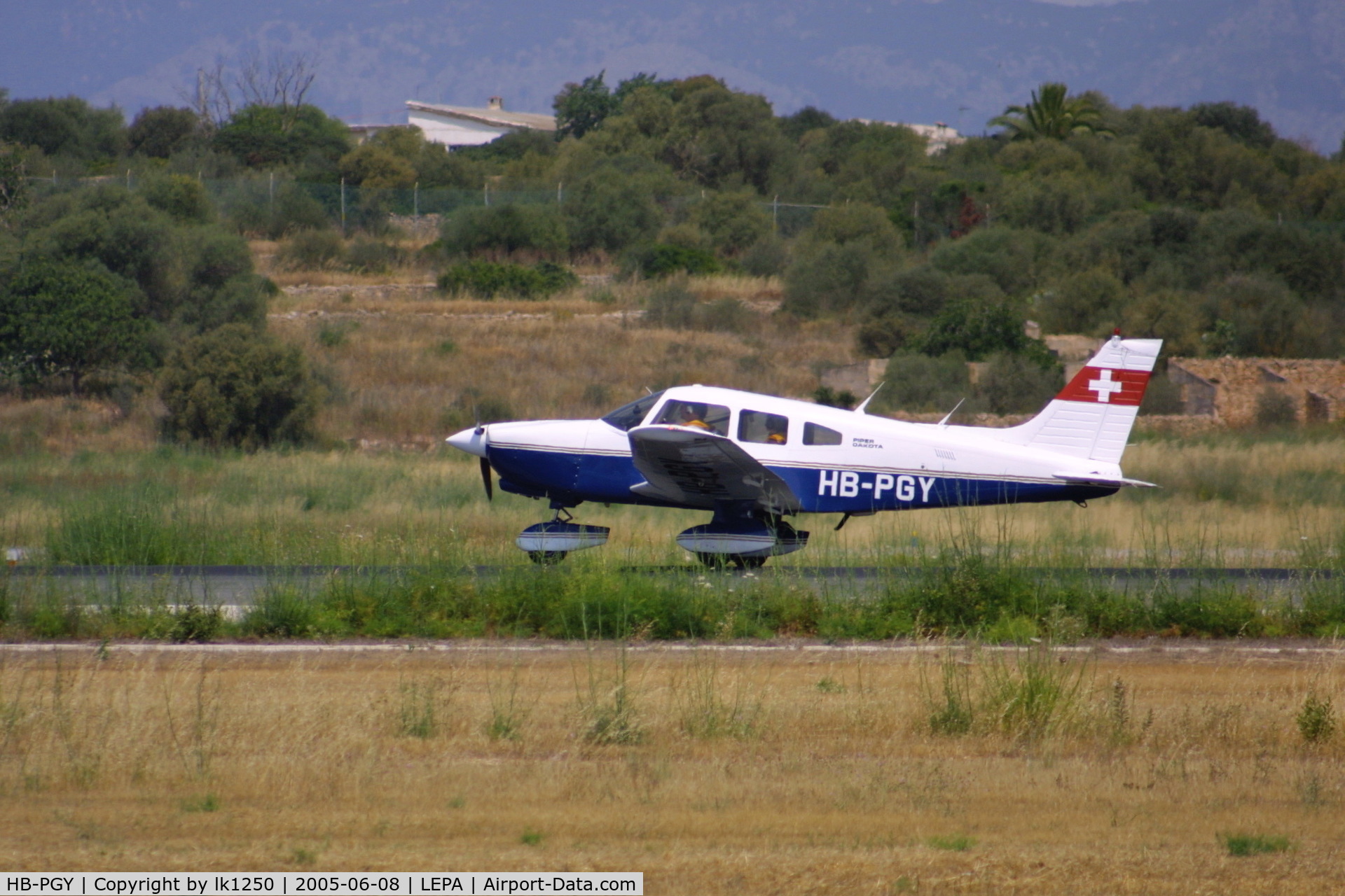 HB-PGY, 1982 Piper PA-28-236 Dakota C/N 28-8311009, This Piper PA-28-236 Dakota landed at Palma de Mallorca in June 2005