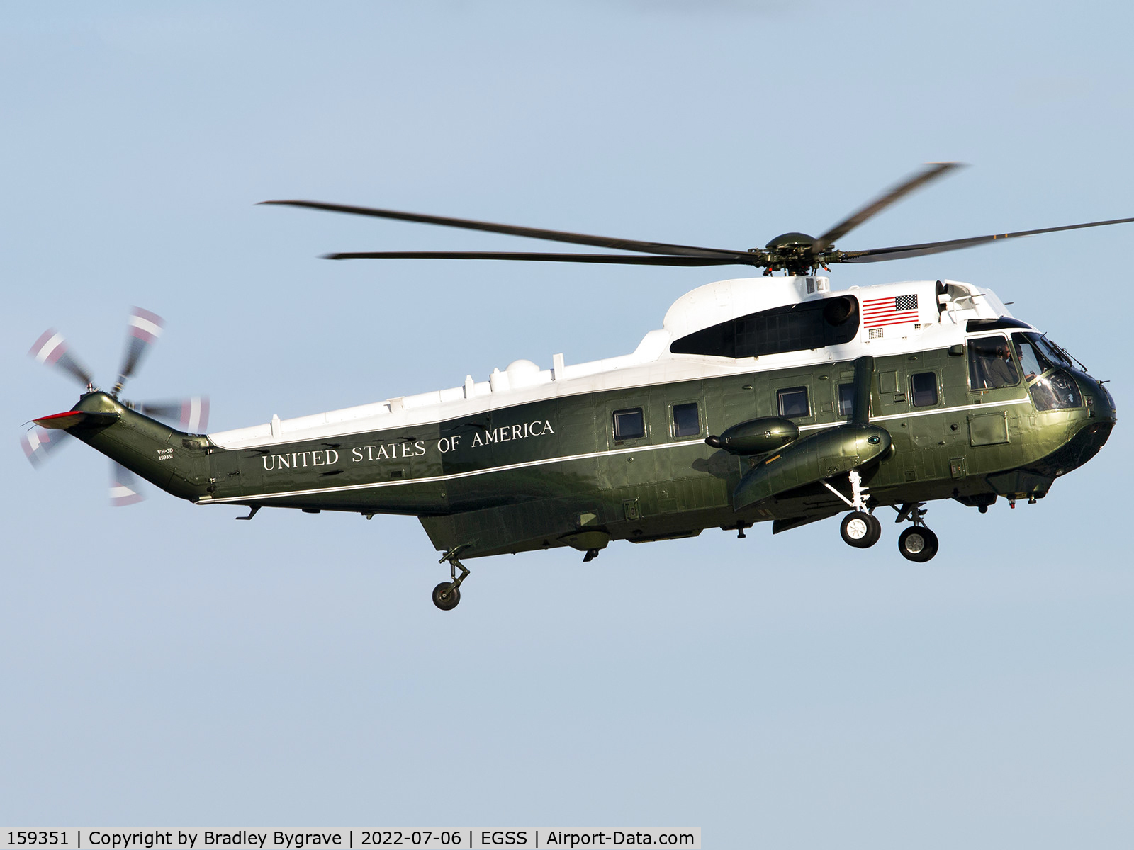 159351, Sikorsky VH-3D Sea King C/N 61725, Landing on runway 22