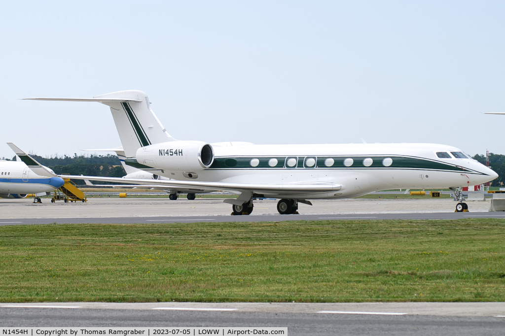 N1454H, 2000 Gulfstream Aerospace G-V C/N 619, private Gulfstream G650