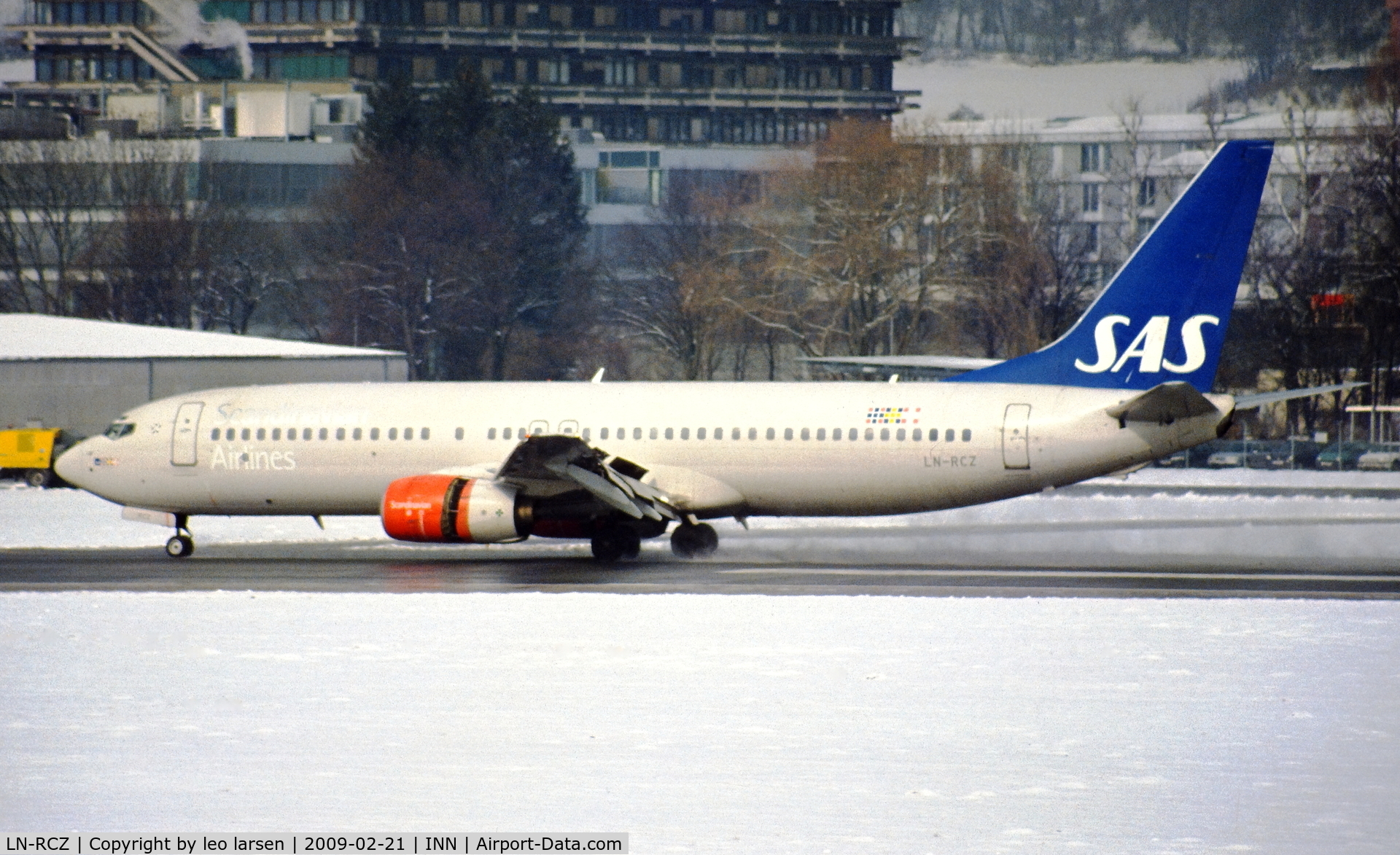 LN-RCZ, 2001 Boeing 737-883 C/N 30197, Innsbruck 21.2.2009