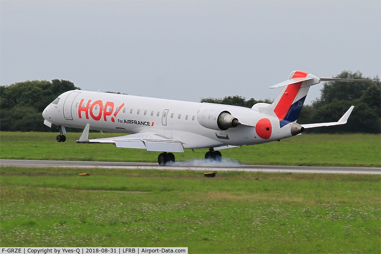 F-GRZE, 2001 Canadair CRJ-702 (CL-600-2C10) Regional Jet C/N 10032, Canadair Regional Jet CRJ-702, Landing rwy 25L, Brest-Guipavas Airport (LFRB-BES)