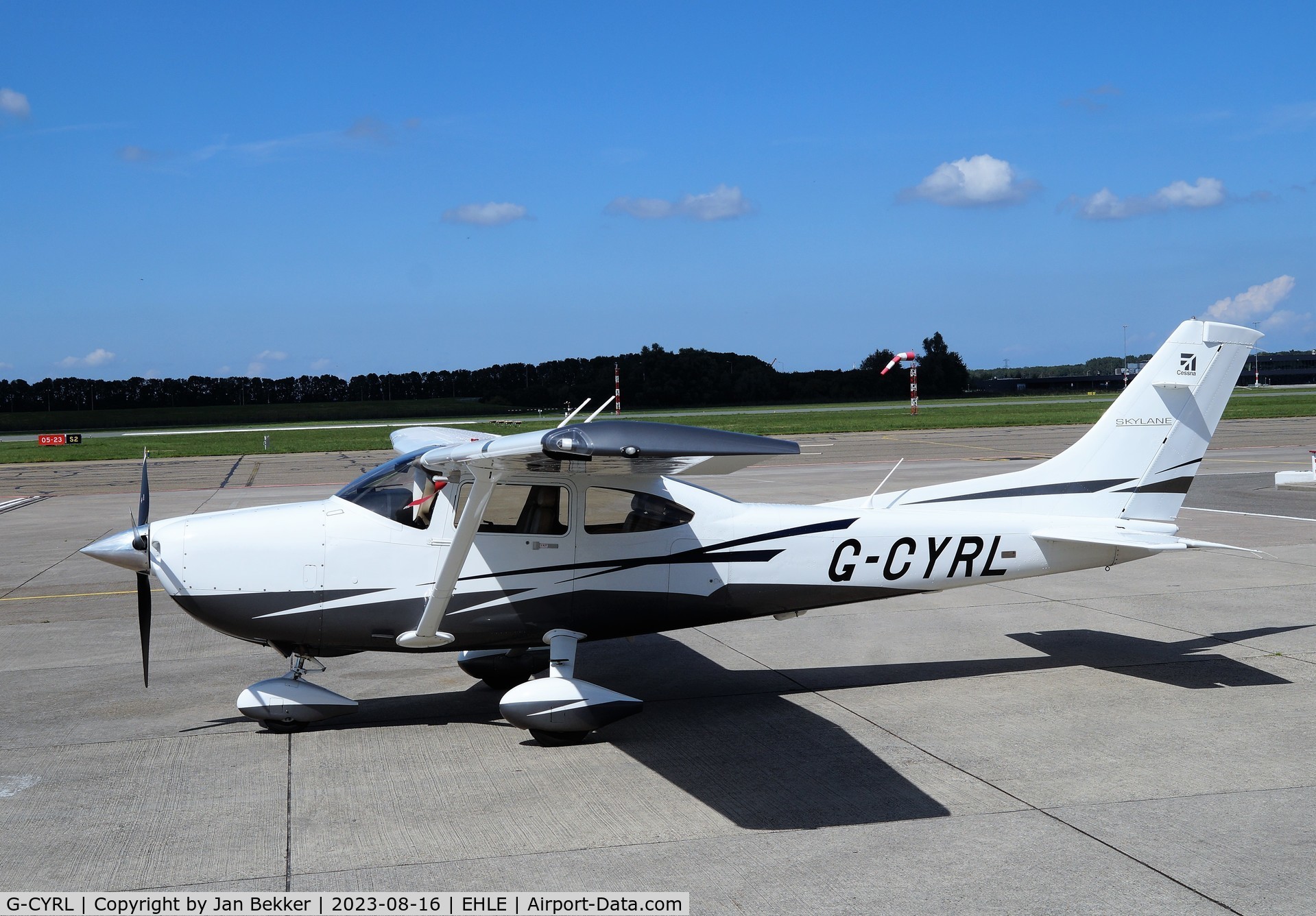 G-CYRL, 2011 Cessna 182T Skylane C/N 18282295, Lelystad Airport