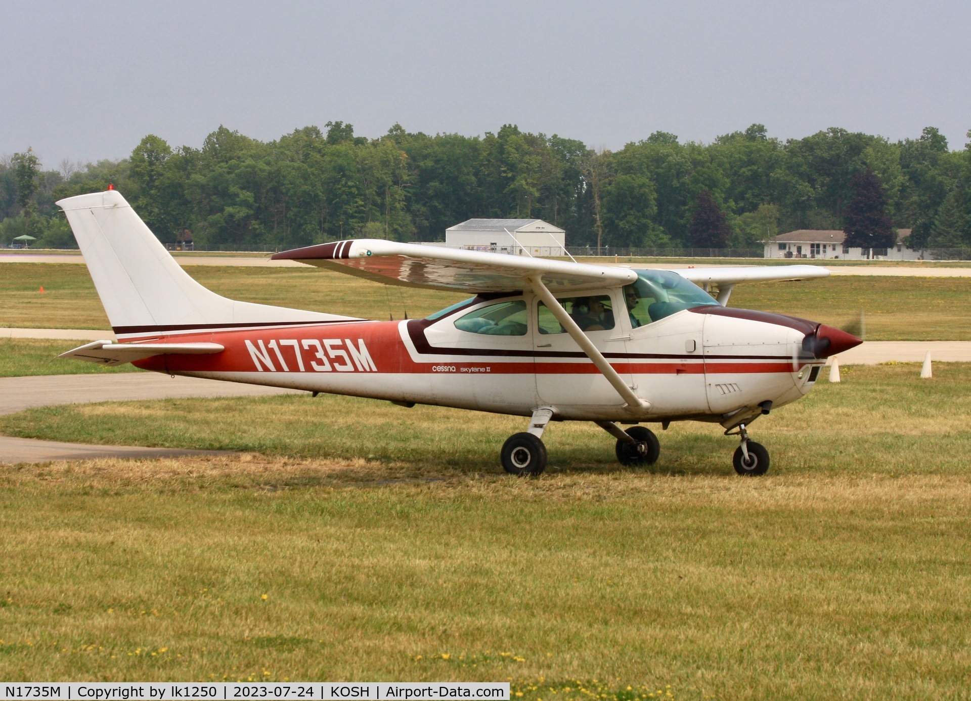N1735M, 1975 Cessna 182P Skylane C/N 18264421, This Cessna Skylane arives for EAA AirVenture 2023