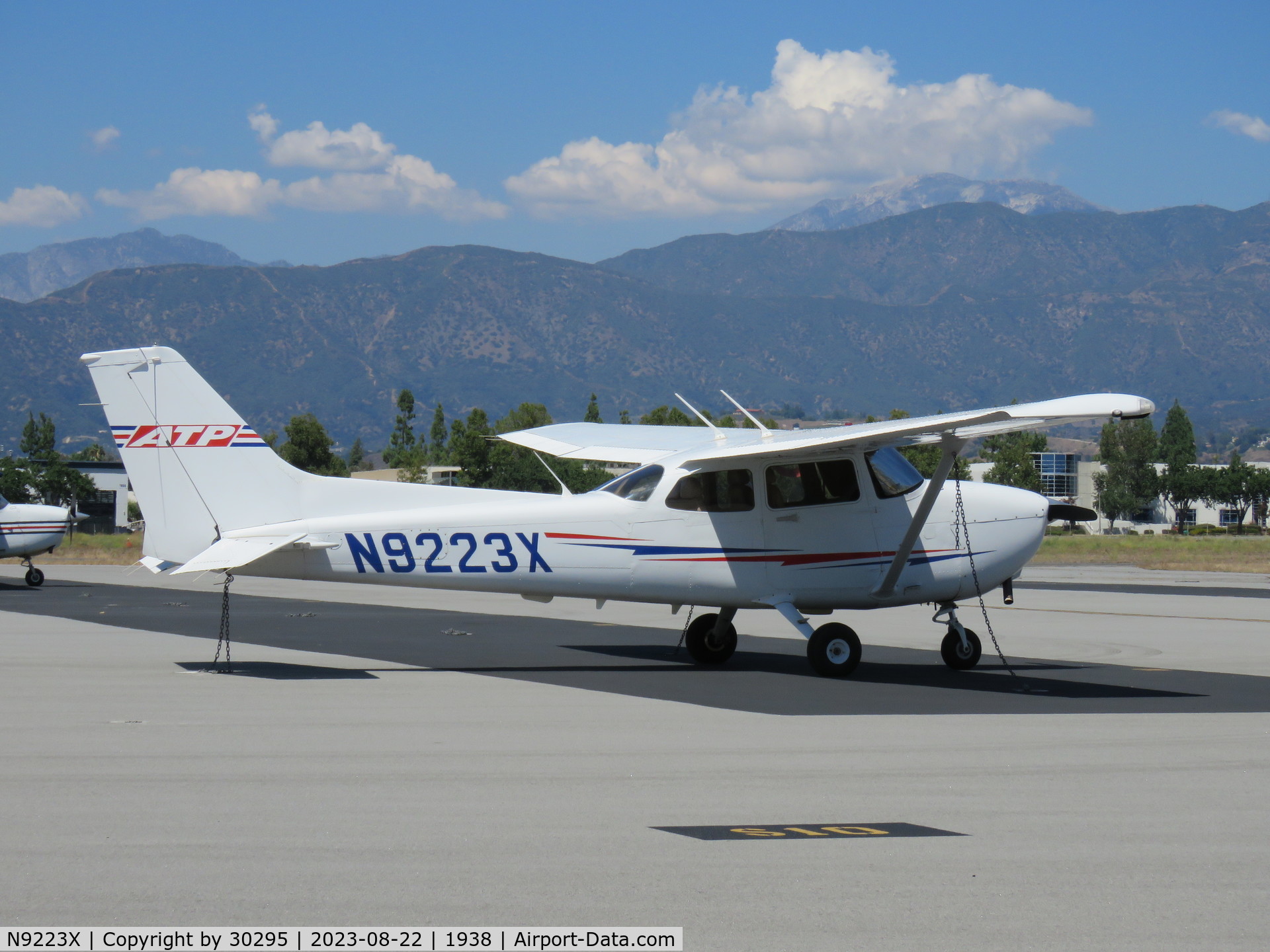 N9223X, 2014 Cessna 172S C/N 172S-11501, Parked