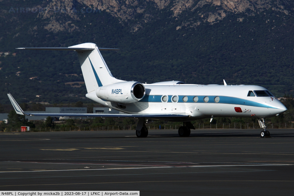 N48PL, 2009 Gulfstream Aerospace GIV-X (G450) C/N 4181, Parked