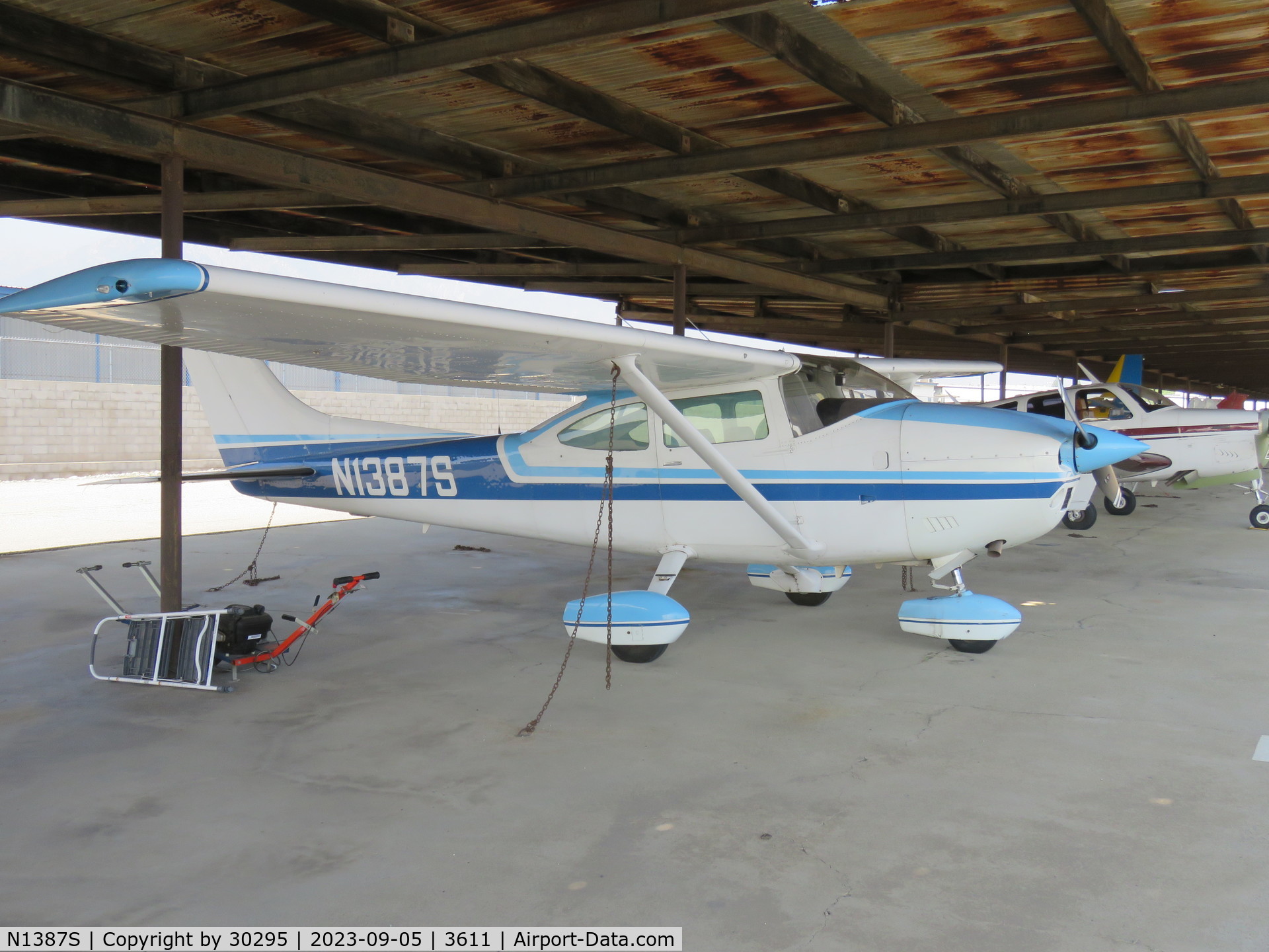 N1387S, 1976 Cessna 182P Skylane C/N 18264948, Parked