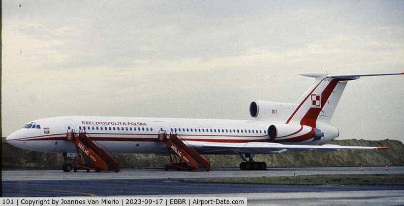 101, 1990 Tupolev Tu-154M C/N 90A837, Slide scan