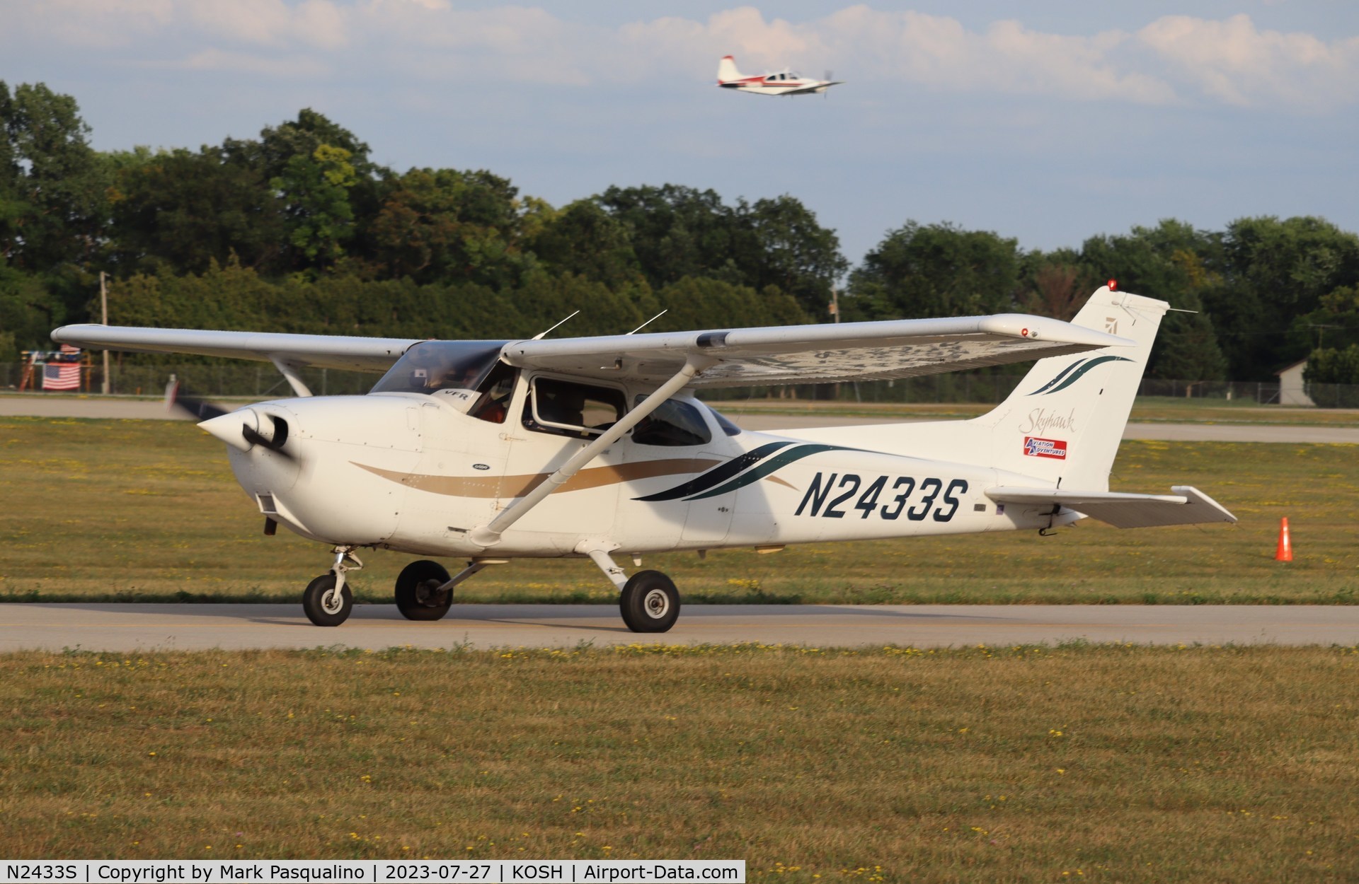 N2433S, 2000 Cessna 172R C/N 17280872, Cessna 172R