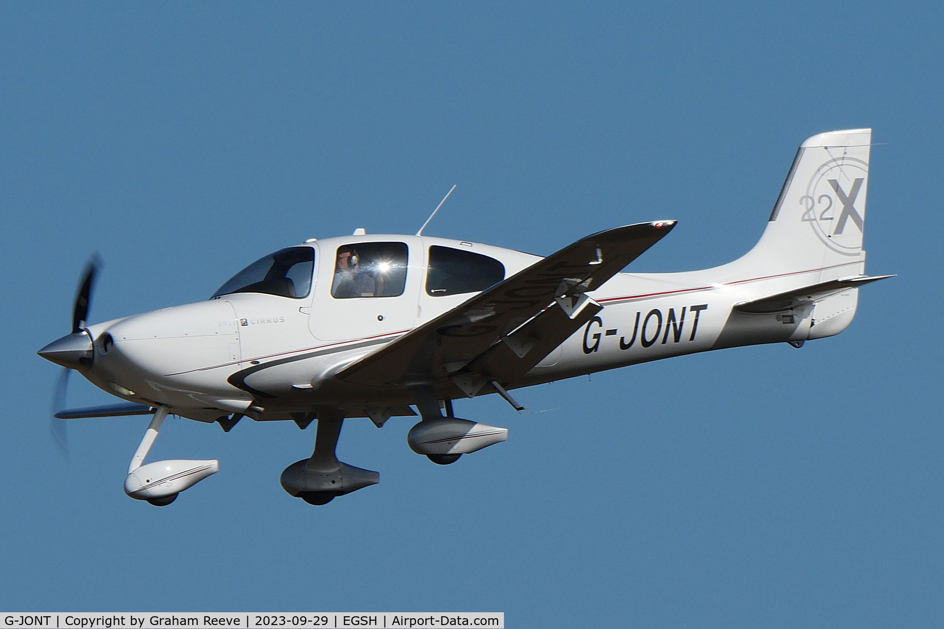 G-JONT, 2010 Cirrus SR22 G3-X C/N 3599, Landing at Norwich.