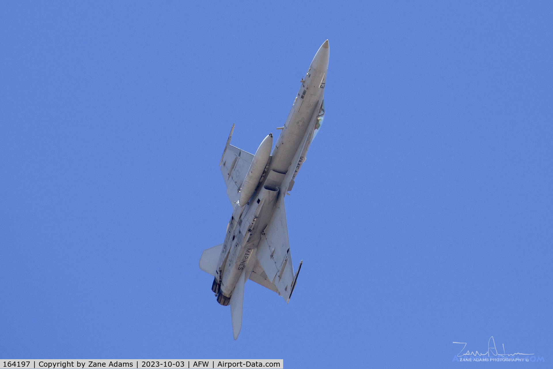 164197, 1990 McDonnell Douglas F/A-18C Hornet C/N 0960/C192, VFMA-112 F/A-18C+ overhead at Perot Field, Fort Worth, TX