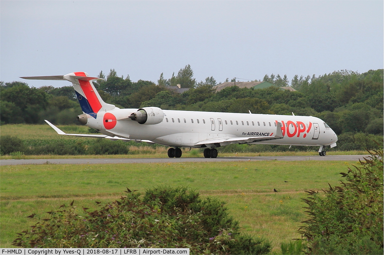 F-HMLD, 2010 Bombardier CRJ-1000EL NG (CL-600-2E25) C/N 19007, Bombardier CRJ-1000, Taxiing rwy 25L, Brest-Bretagne Airport (LFRB-BES)