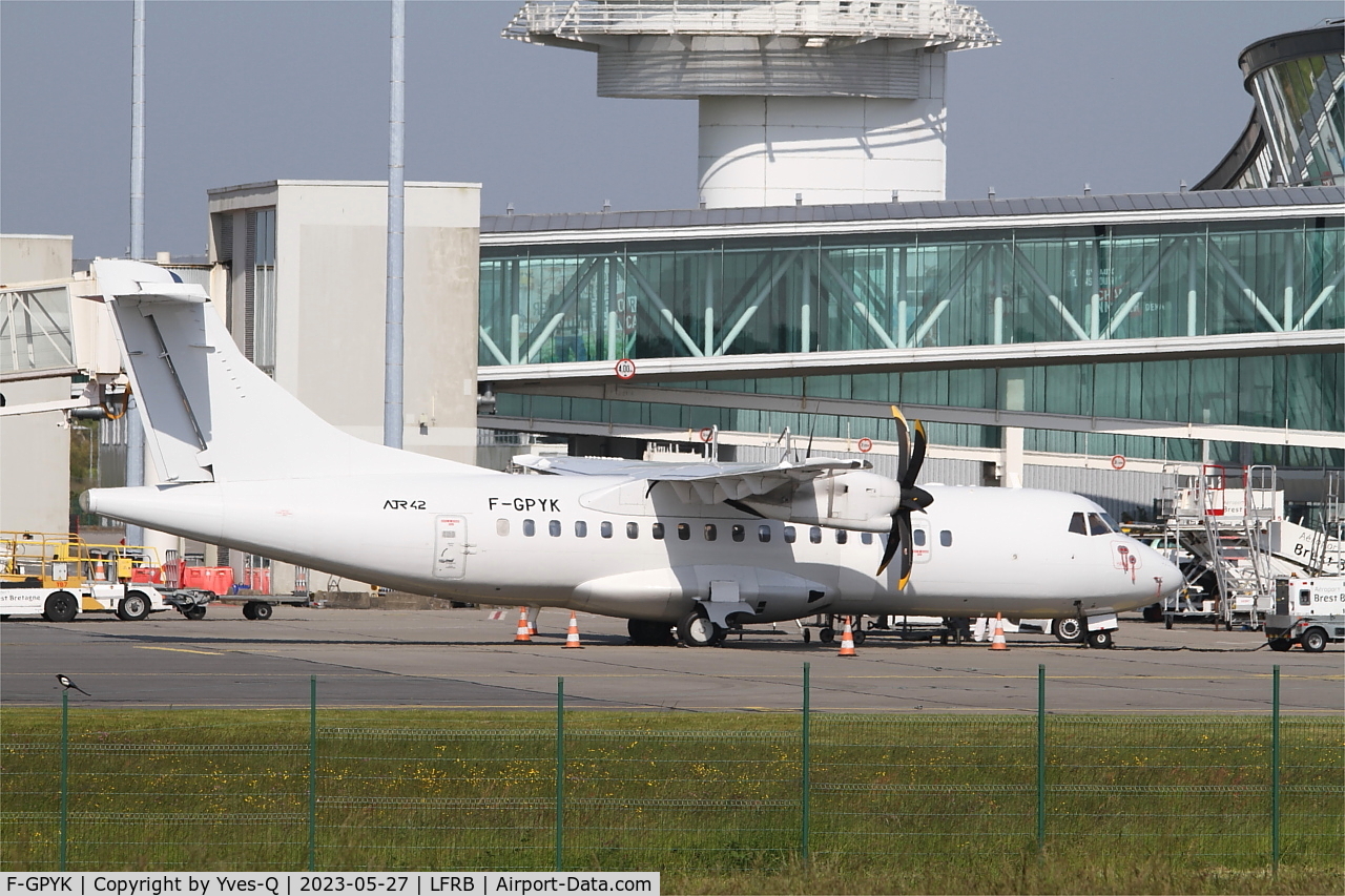 F-GPYK, 1997 ATR 42-500 C/N 537, ATR 42-500 - boarding area, Brest-Bretagne airport (LFRB-BES)