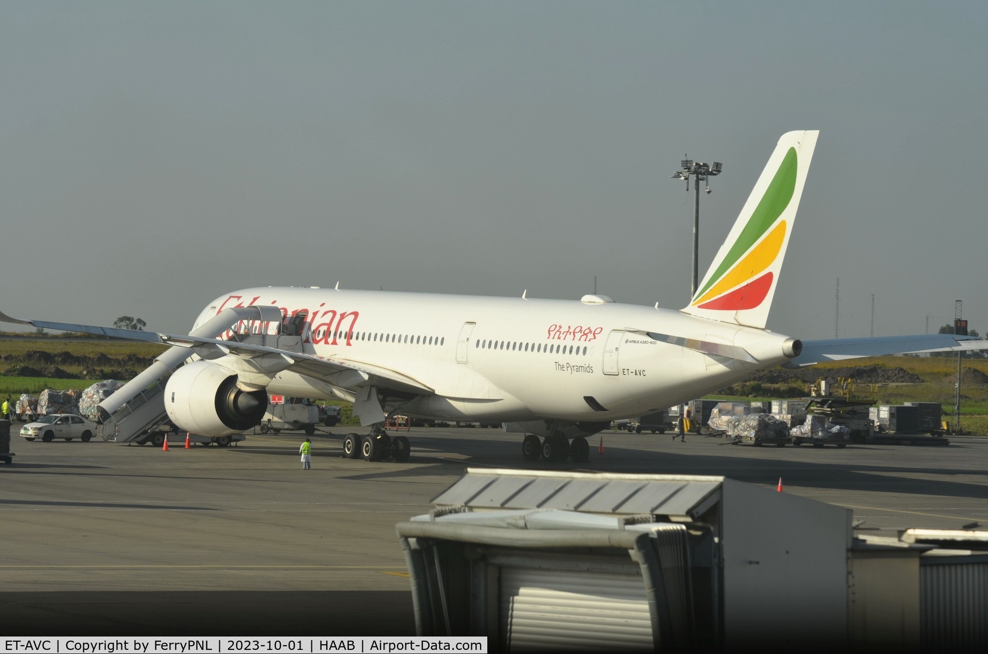 ET-AVC, 2018 Airbus A350-941 C/N 196, Ethiopian A359 being prepared for its upcoming flight to DXB