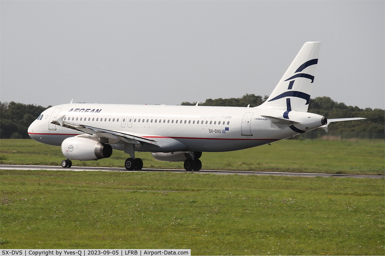 SX-DVS, 2008 Airbus A320-232 C/N 3709, Airbus A320-232, Take off run rwy 25L, Brest-Bretagne airport (LFRB-BES)
