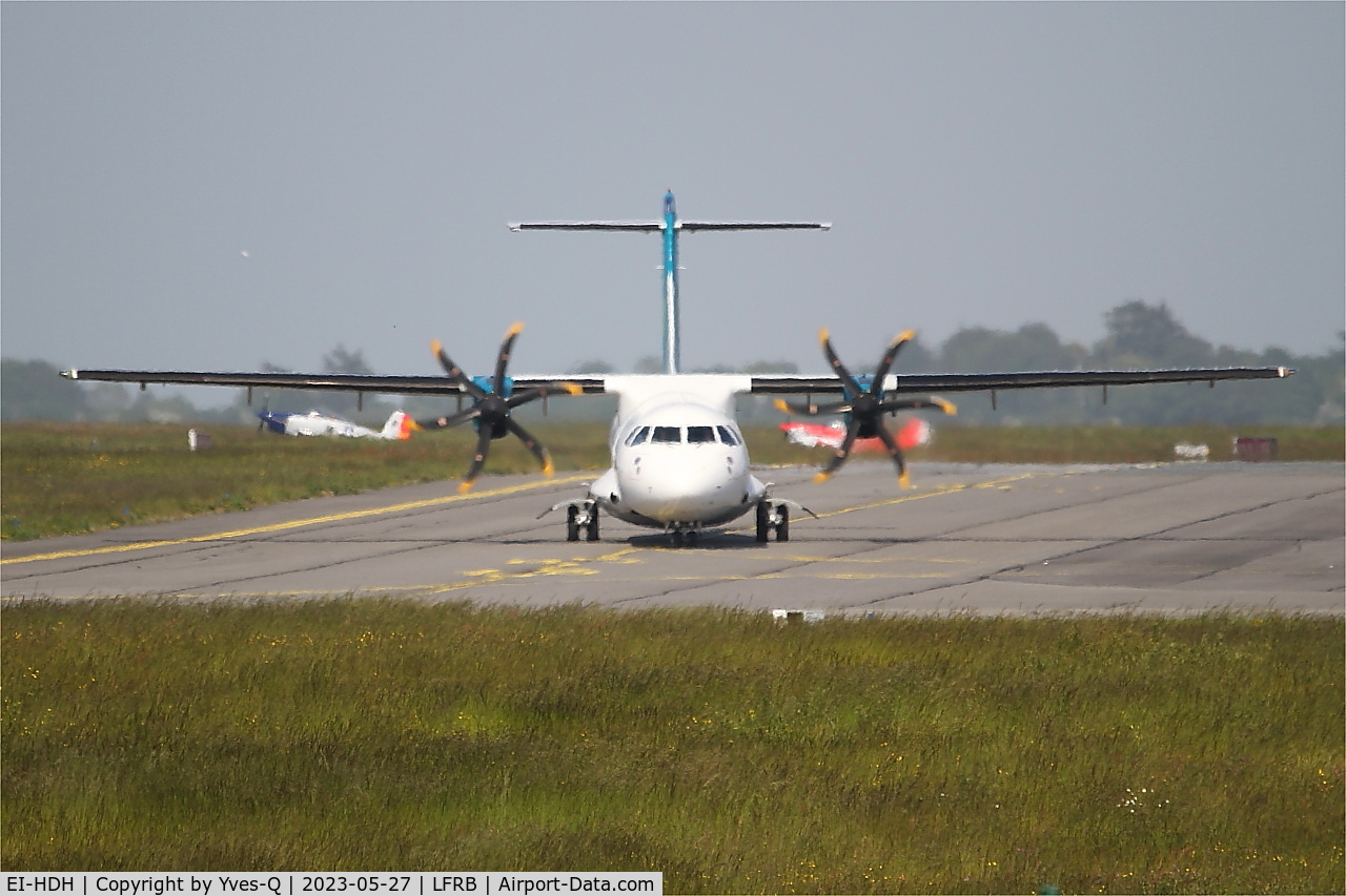 EI-HDH, 2014 ATR 72-212A C/N 1169, ATR 72-212A, Taxiing, Brest-Bretagne airport (LFRB-BES)