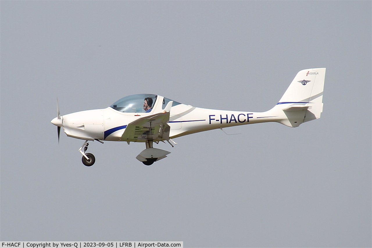 F-HACF, Aquila A210 (AT01) C/N AT01-125, Aquila A210 (AT01), Short approach rwy 25L, Brest-Bretagne airport (LFRB-BES)
