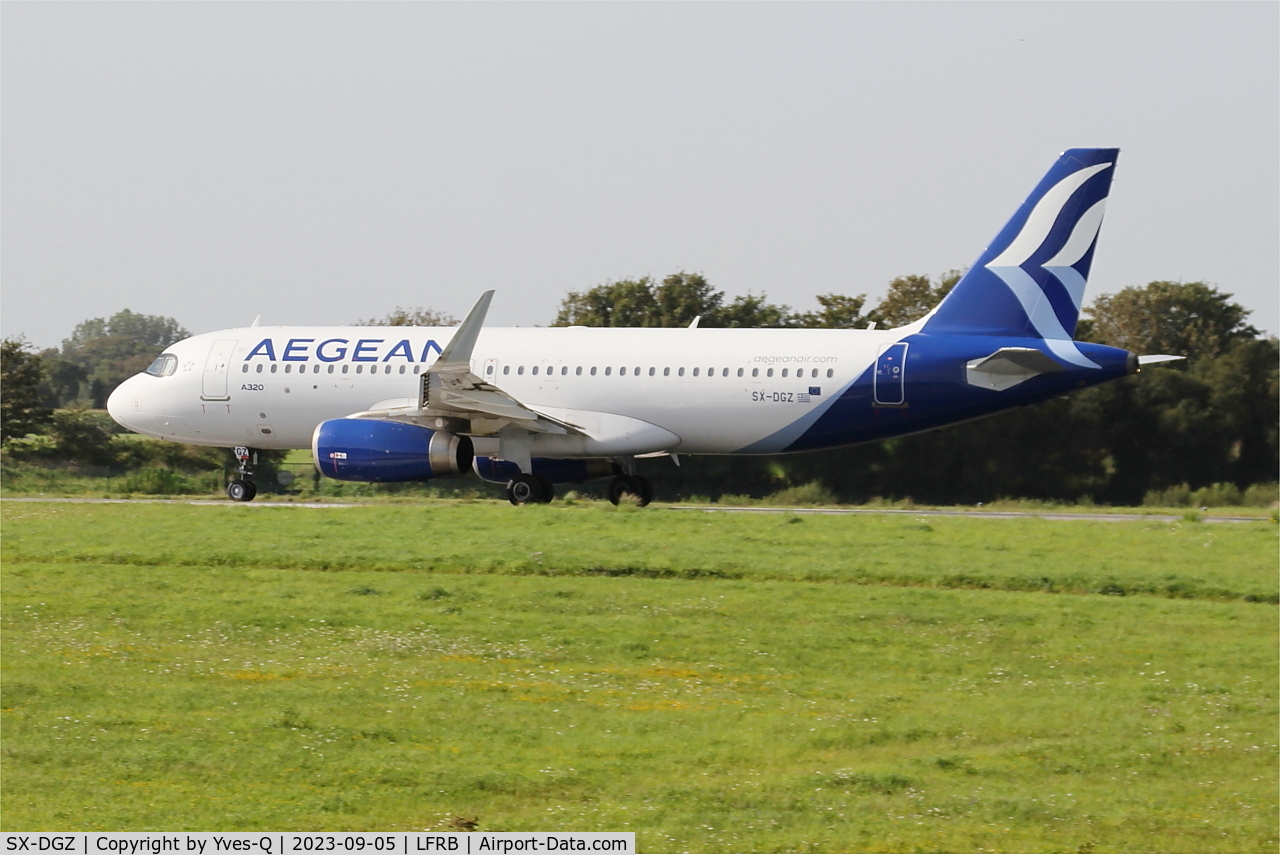 SX-DGZ, 2015 Airbus A320-232 C/N 6643, Airbus A320-232, Take off run rwy 25L, Brest-Bretagne airport (LFRB-BES)