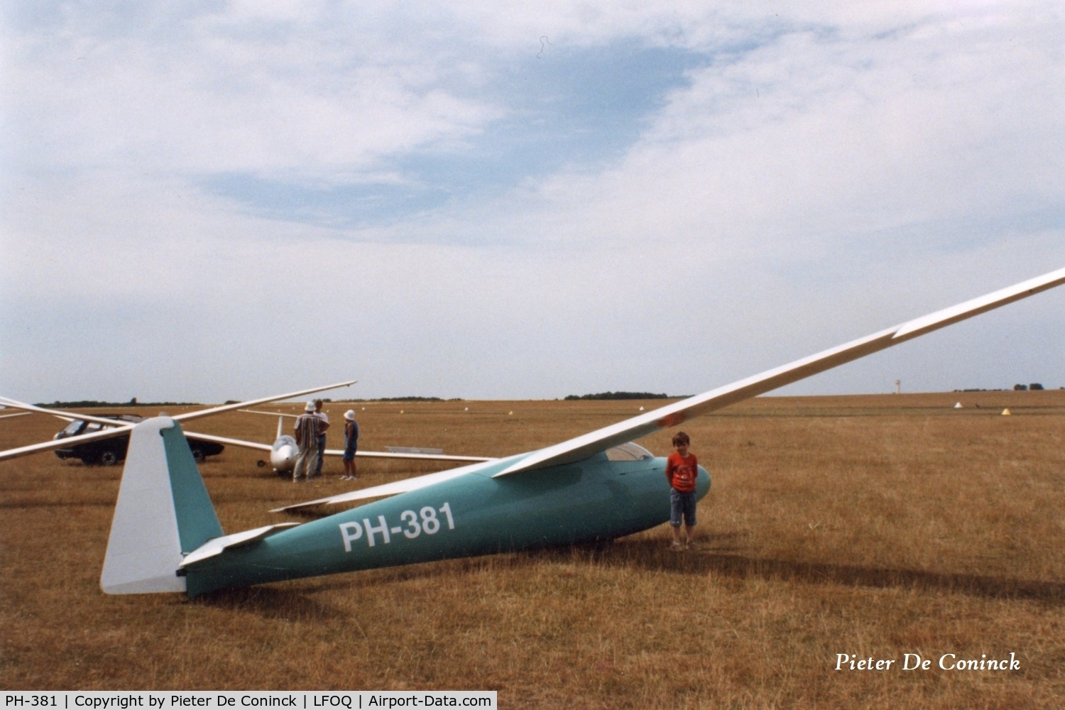 PH-381, Schleicher Ka-6CR Rhonsegler C/N 6511/A, PH-381 at Blois in early '90 s.