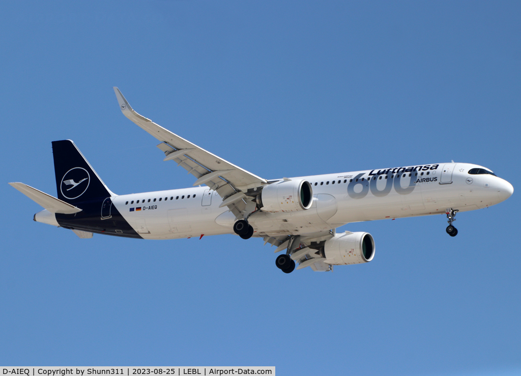 D-AIEQ, 2023 Airbus A321-271NX C/N 11267, Landing rwy 24R with special '600th Airbus' titles
